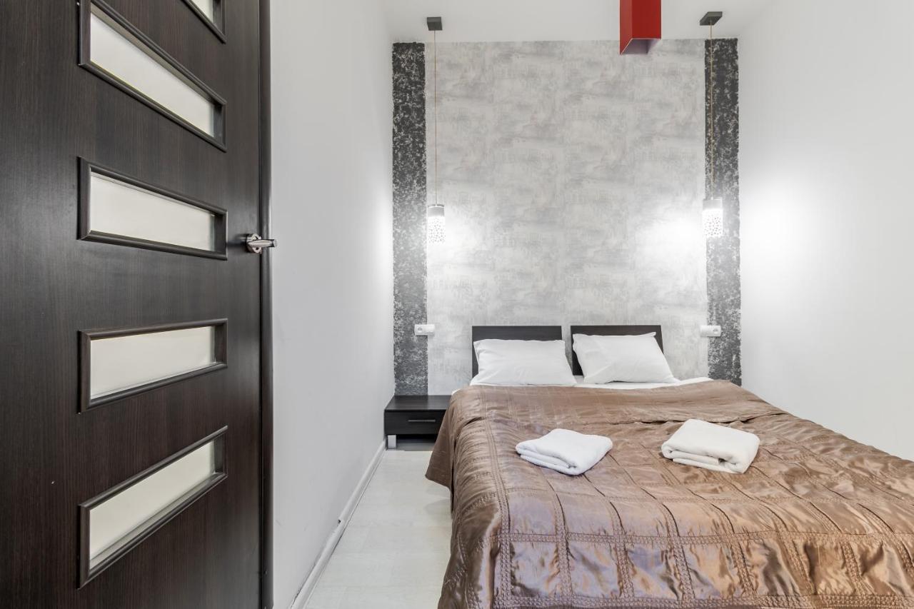 Black And Red Squares Apartment Lviv Extérieur photo