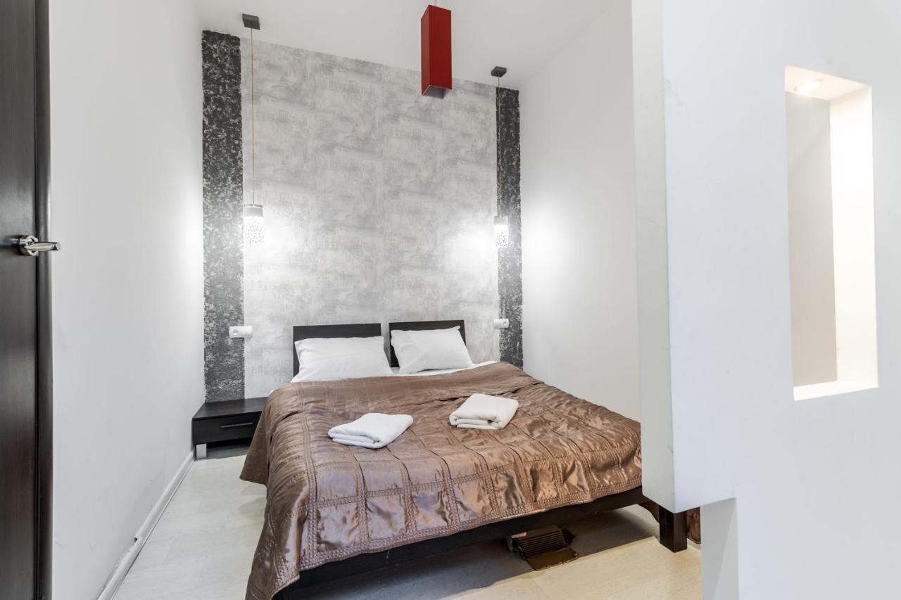 Black And Red Squares Apartment Lviv Extérieur photo
