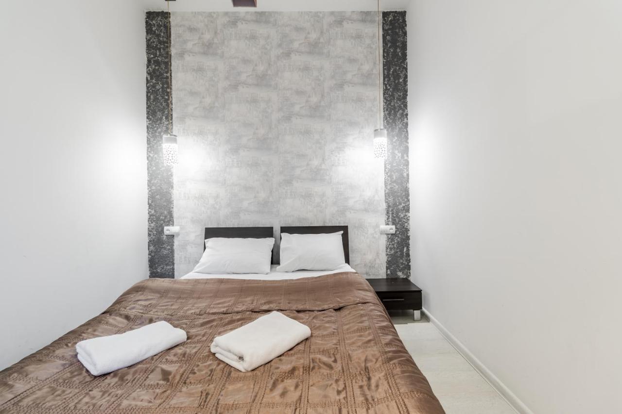 Black And Red Squares Apartment Lviv Extérieur photo